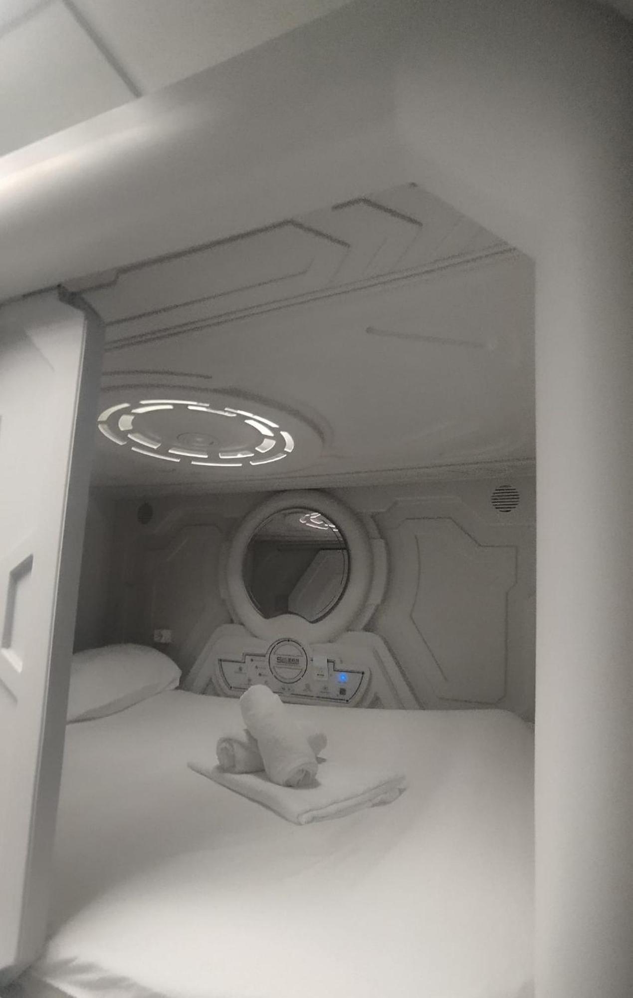 Air Hostel Capsules Airport Gava Luaran gambar